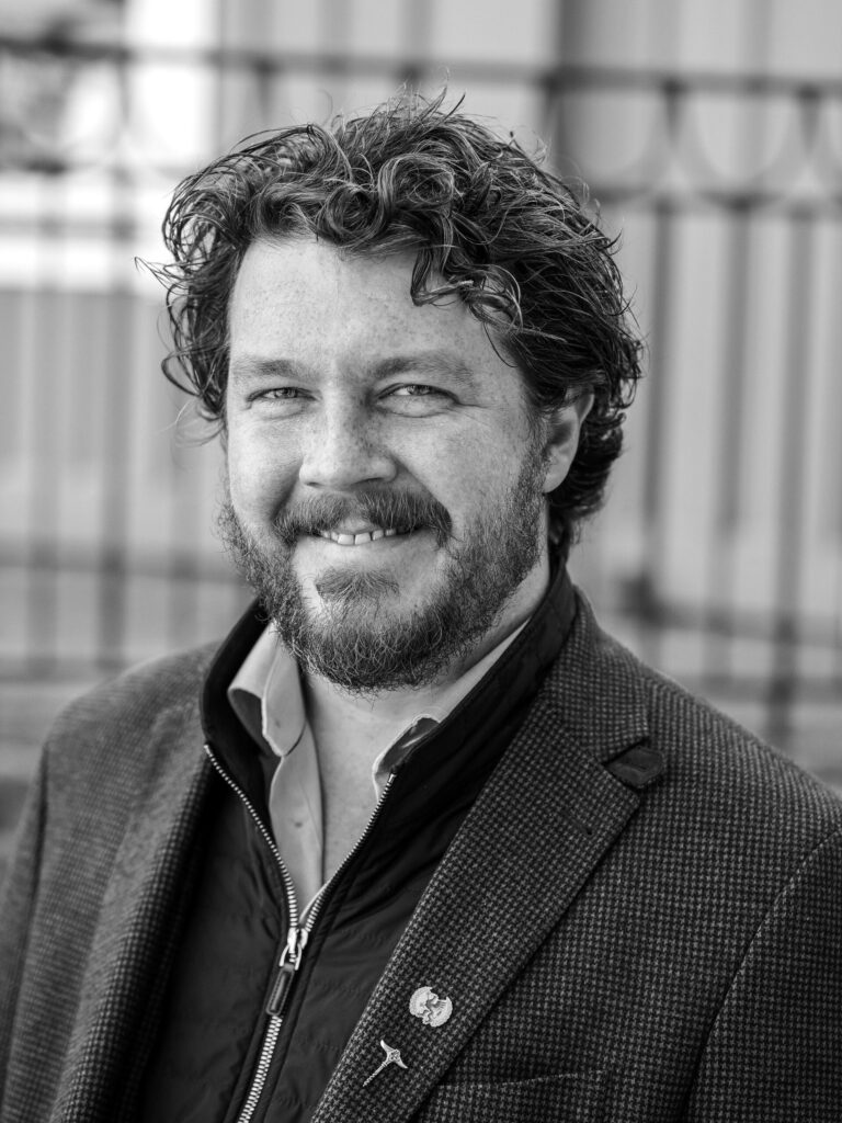 Fredrik Astrom vd svart vit scaled 2